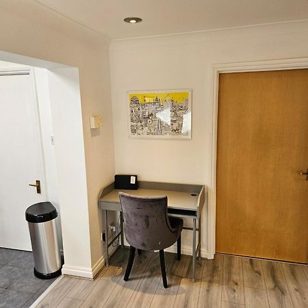 Redcot Gardens Stamford 4 Bed Contractor Familt Home With Parking Dış mekan fotoğraf