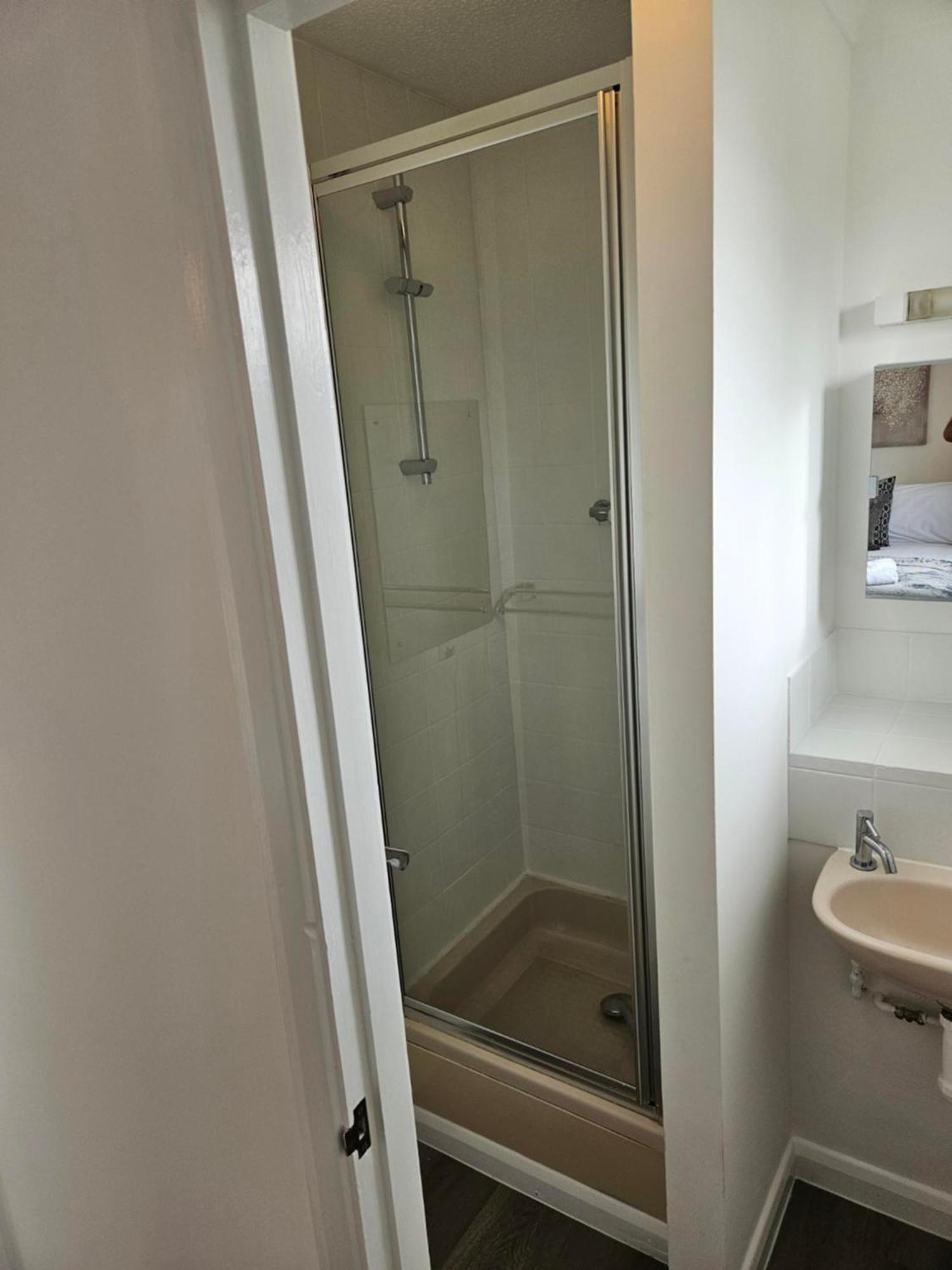 Redcot Gardens Stamford 4 Bed Contractor Familt Home With Parking Dış mekan fotoğraf