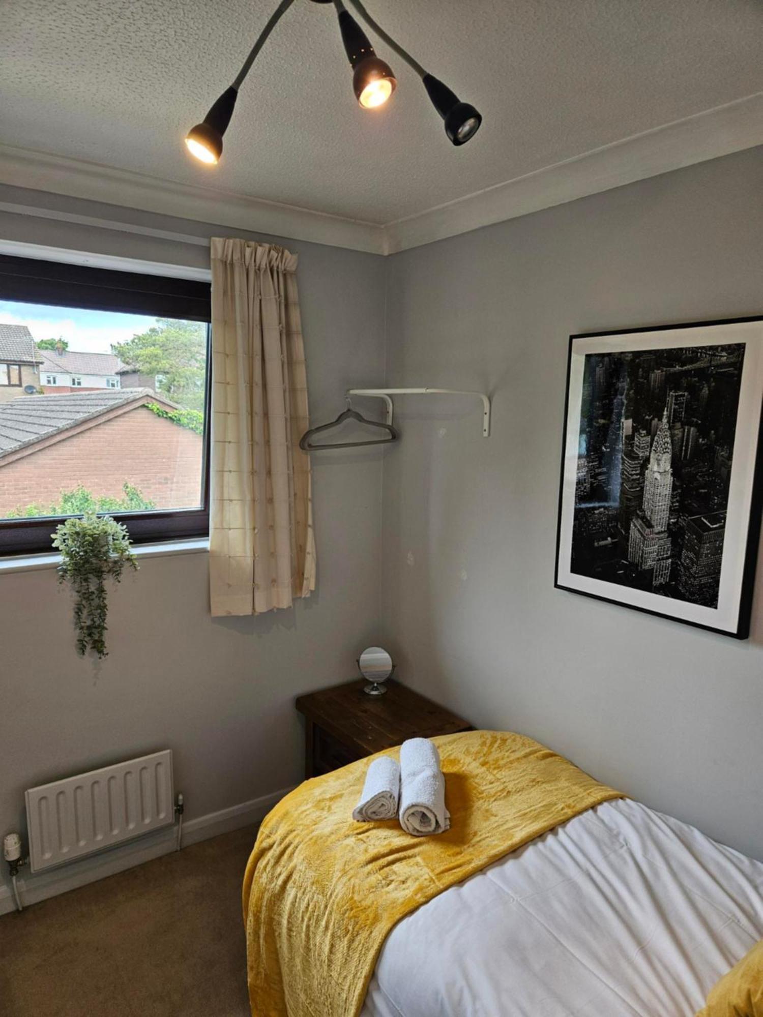 Redcot Gardens Stamford 4 Bed Contractor Familt Home With Parking Dış mekan fotoğraf