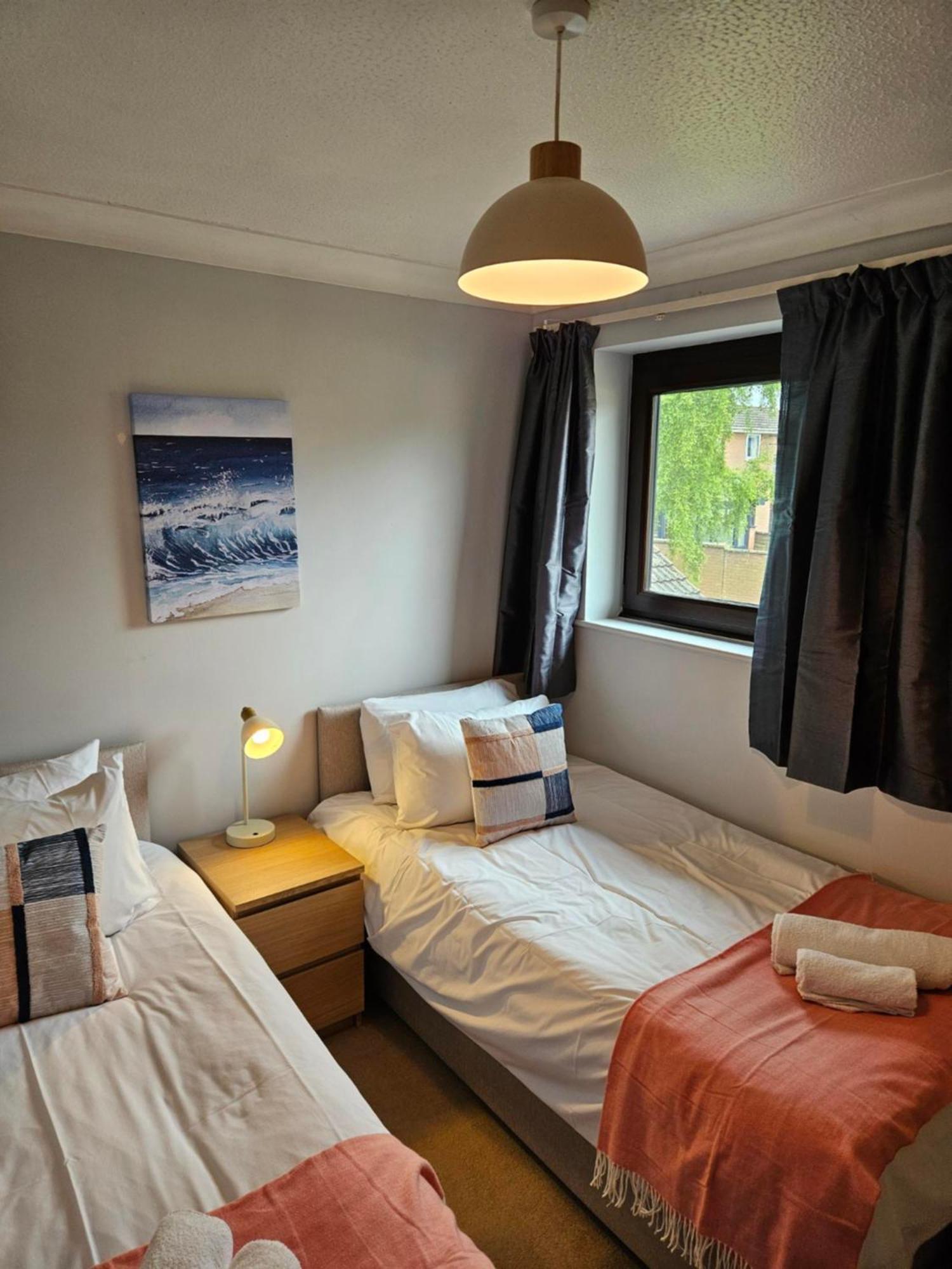 Redcot Gardens Stamford 4 Bed Contractor Familt Home With Parking Dış mekan fotoğraf