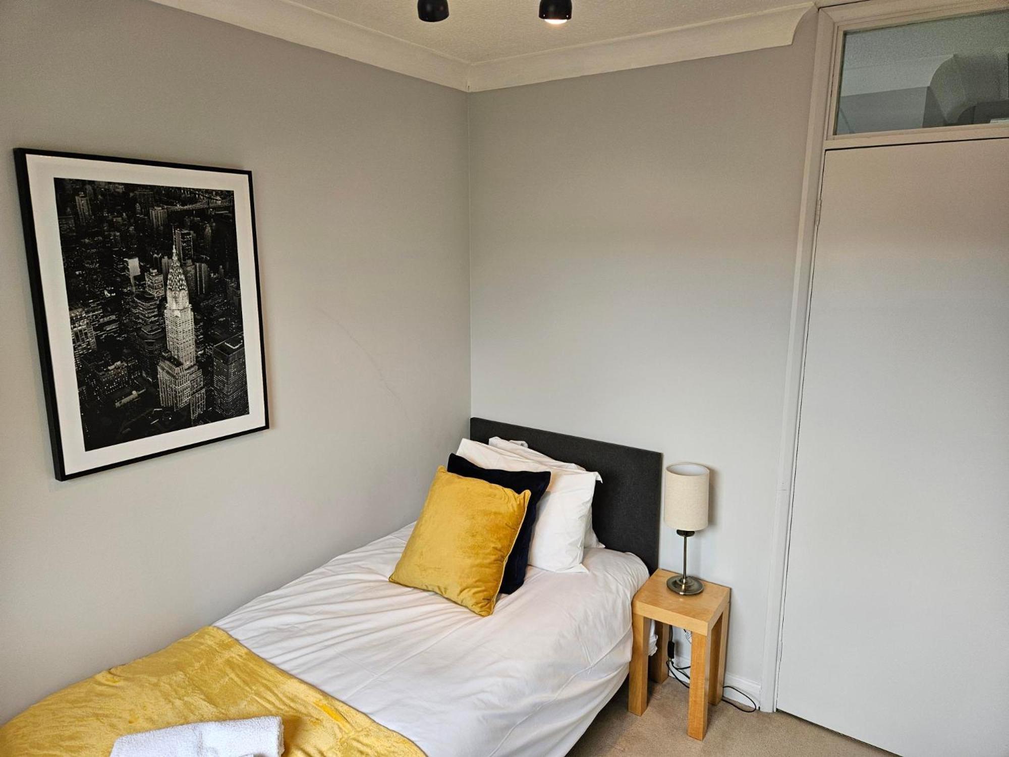 Redcot Gardens Stamford 4 Bed Contractor Familt Home With Parking Dış mekan fotoğraf