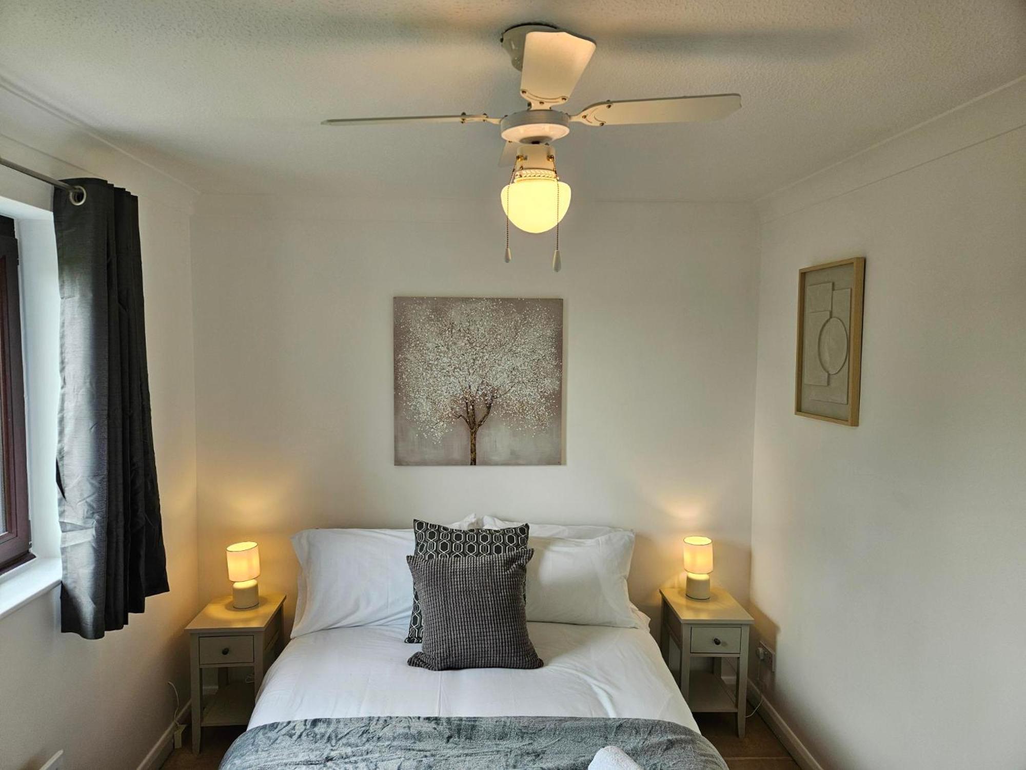 Redcot Gardens Stamford 4 Bed Contractor Familt Home With Parking Dış mekan fotoğraf