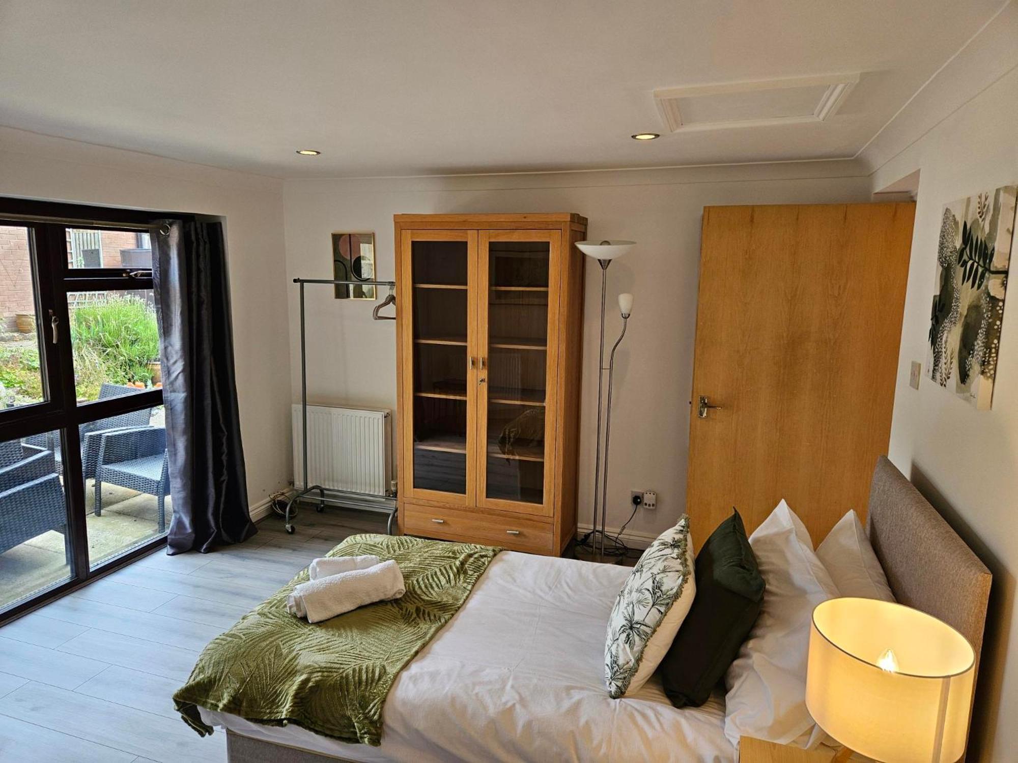Redcot Gardens Stamford 4 Bed Contractor Familt Home With Parking Dış mekan fotoğraf
