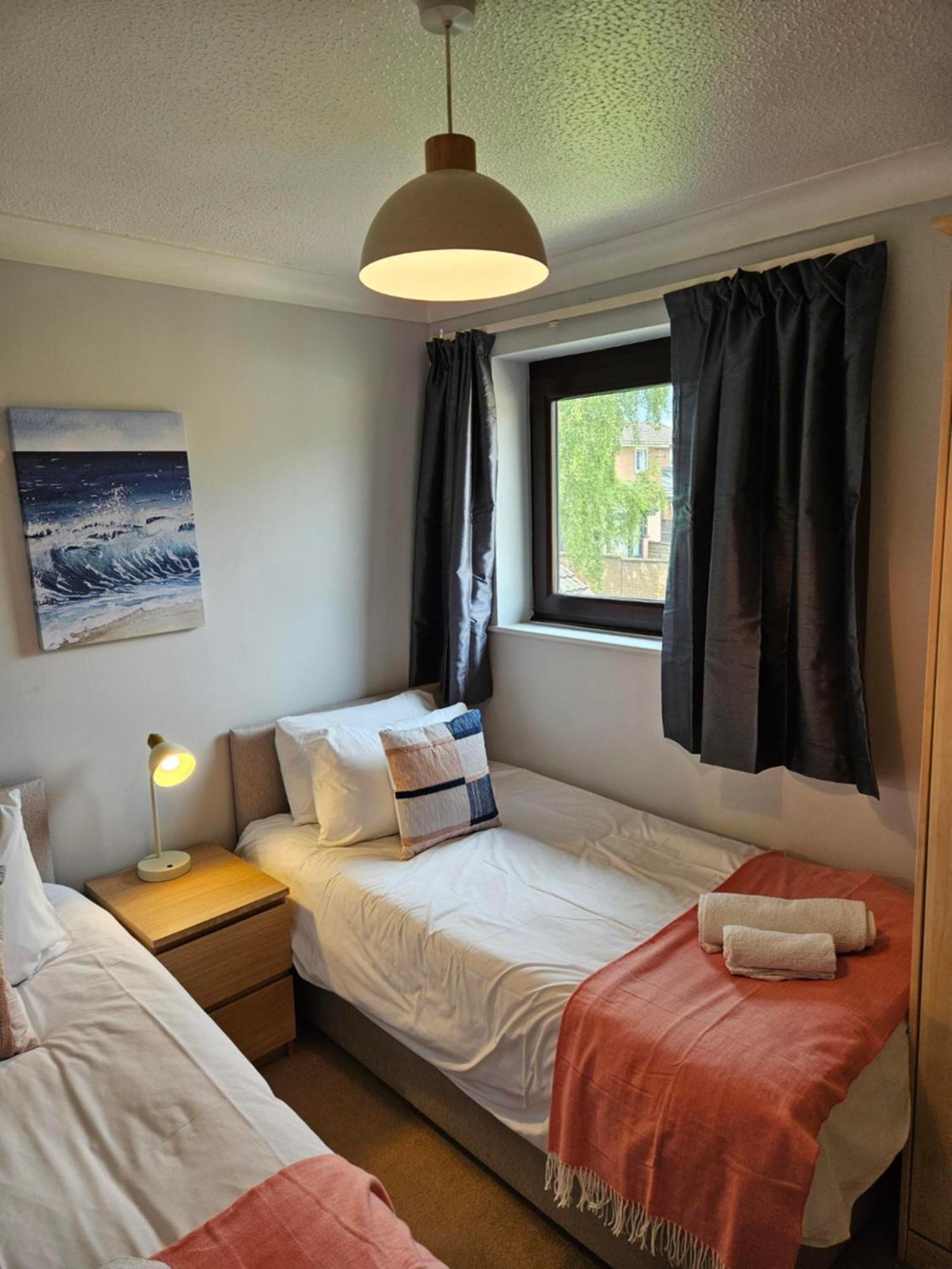 Redcot Gardens Stamford 4 Bed Contractor Familt Home With Parking Dış mekan fotoğraf