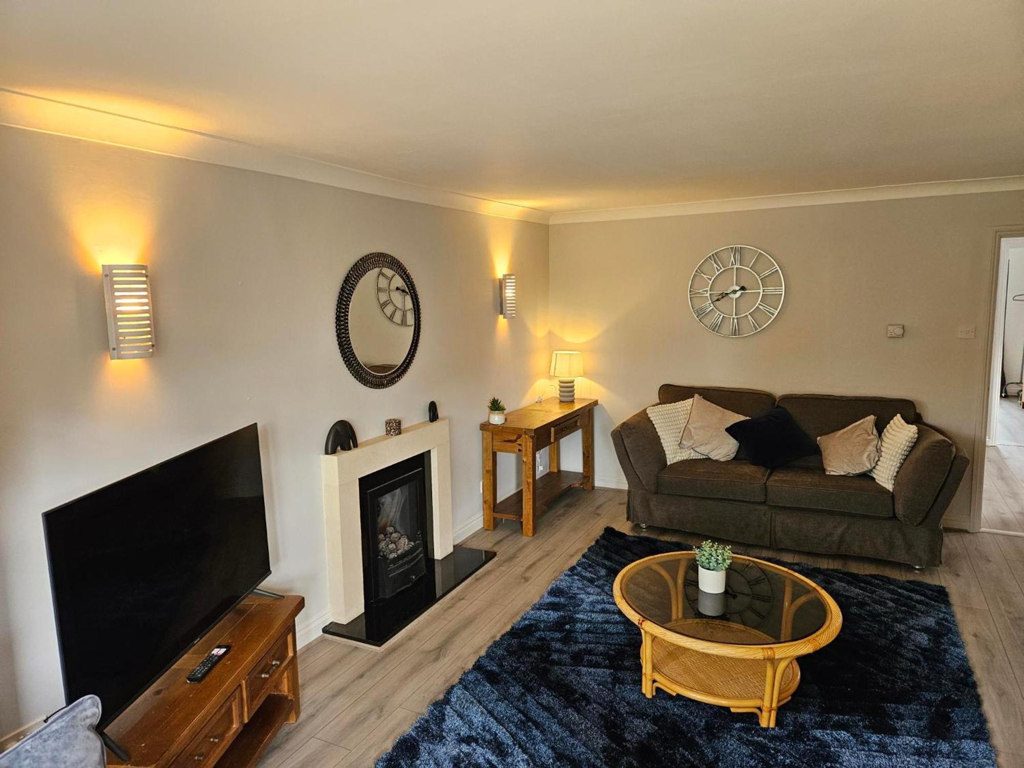 Redcot Gardens Stamford 4 Bed Contractor Familt Home With Parking Dış mekan fotoğraf