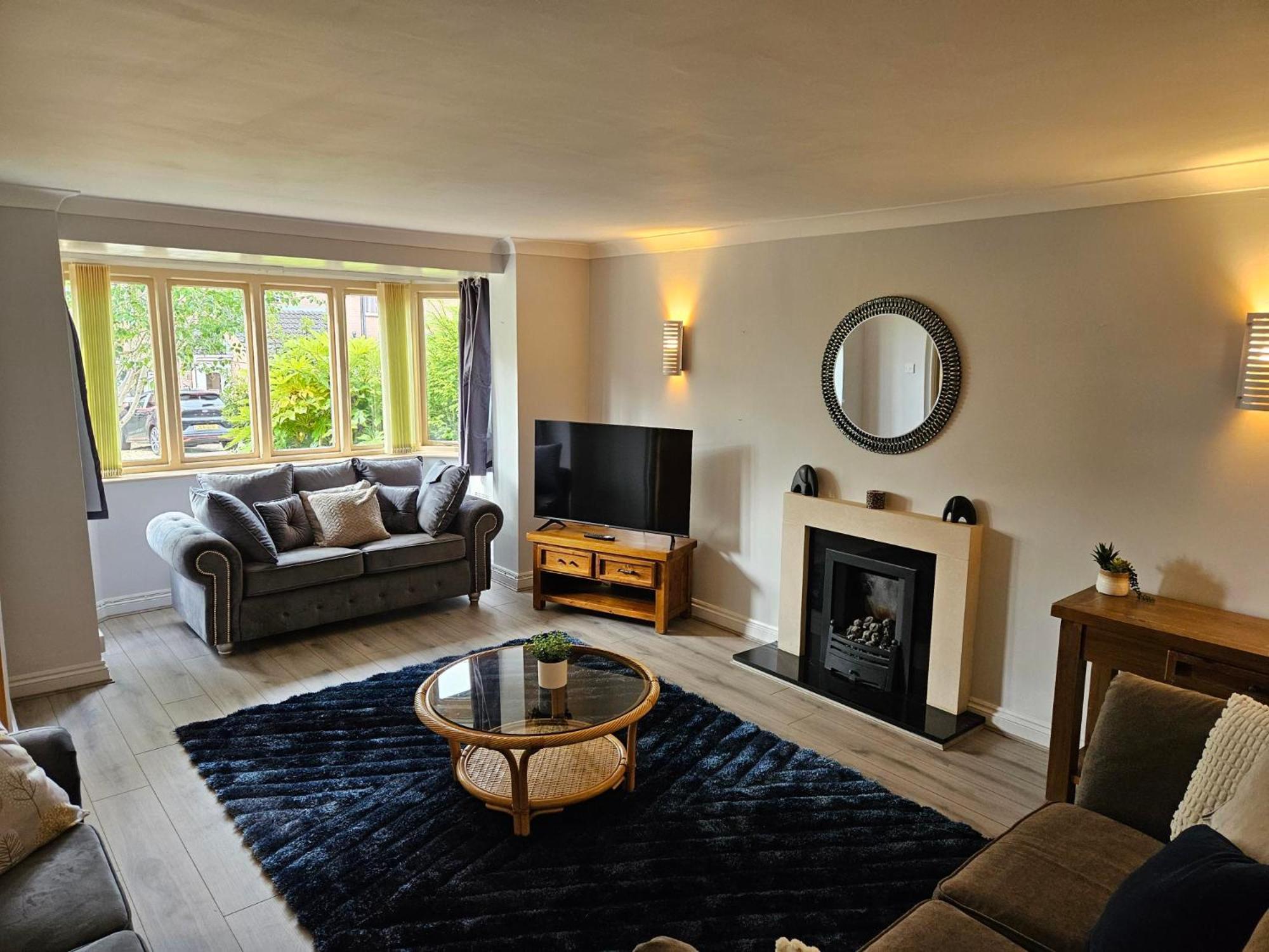 Redcot Gardens Stamford 4 Bed Contractor Familt Home With Parking Dış mekan fotoğraf